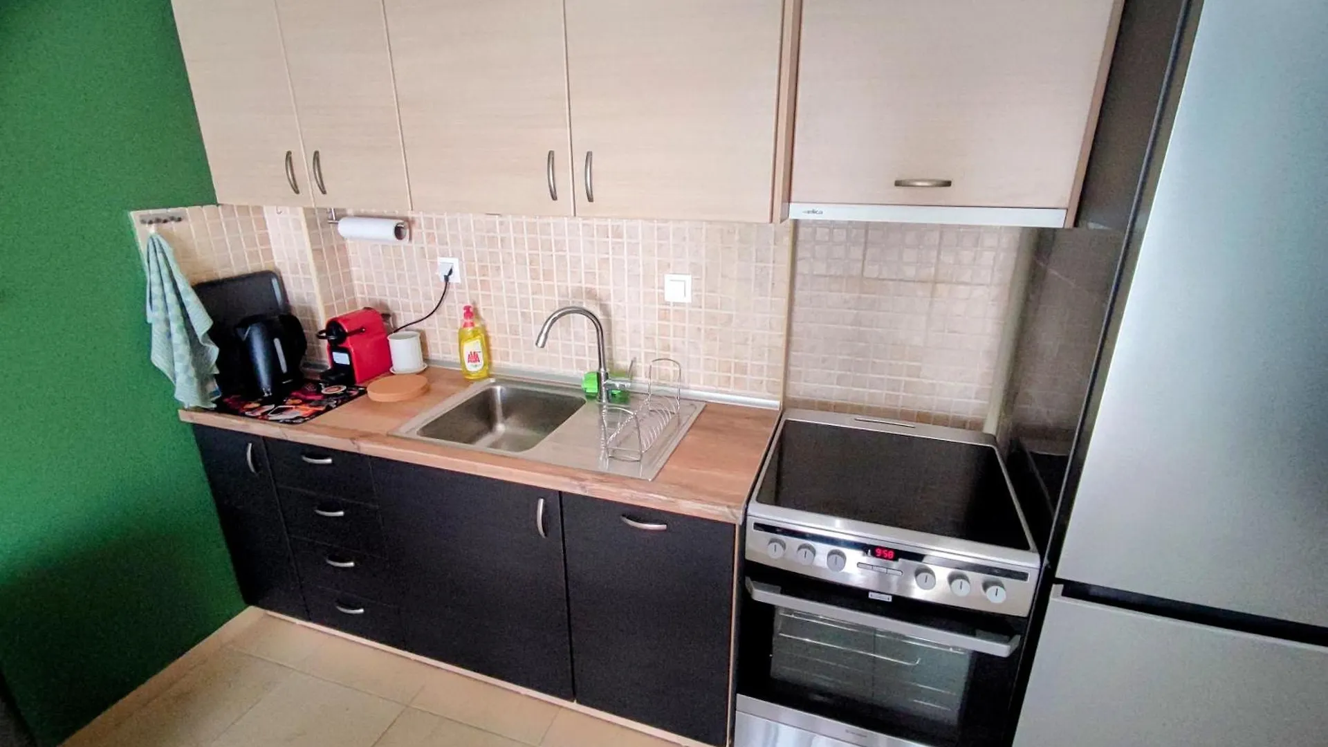 Cozy Apt! Friends & Family - Private Paid Parking 테살로니키