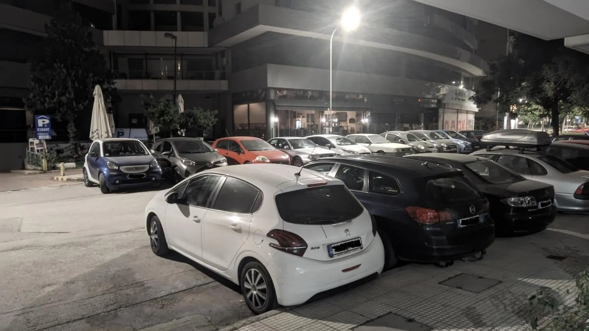 Cozy Apt! Friends & Family - Private Paid Parking 테살로니키 아파트