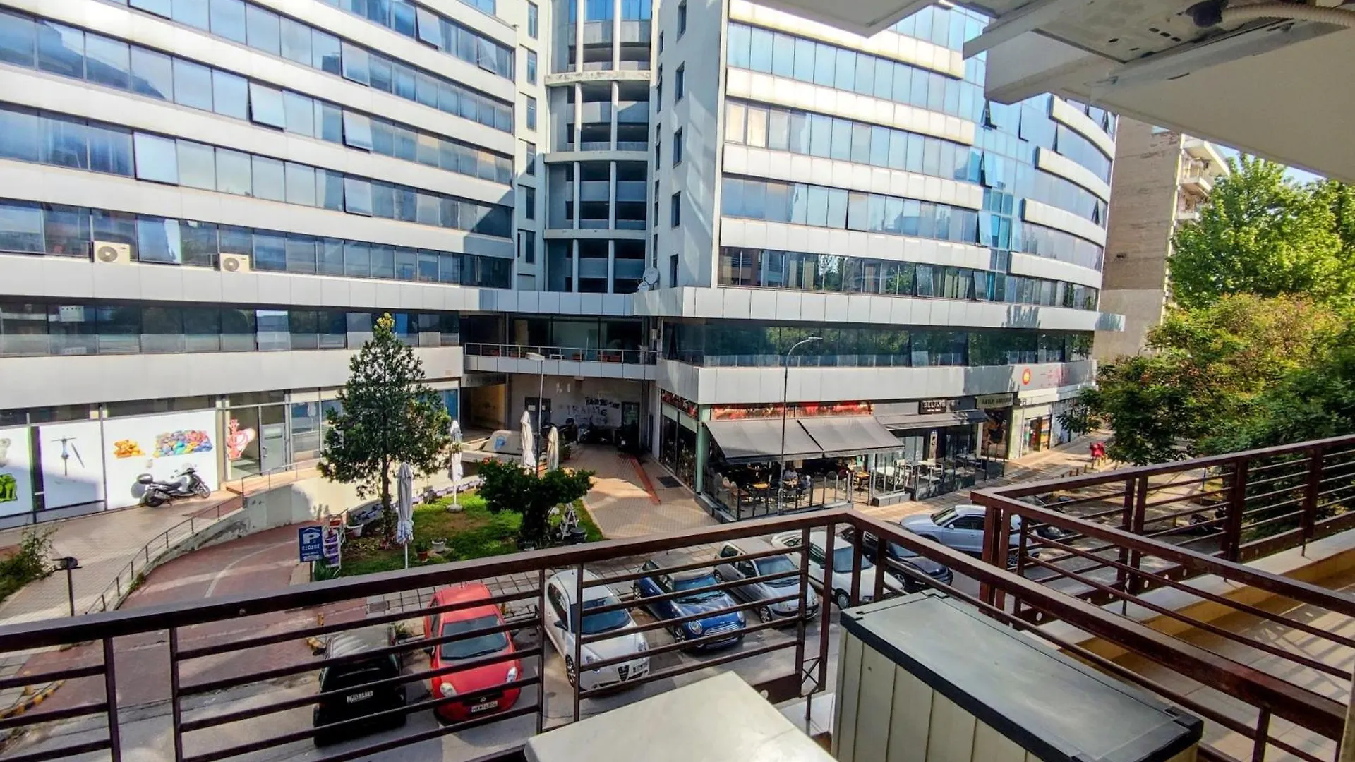 Cozy Apt! Friends & Family - Private Paid Parking 테살로니키 아파트